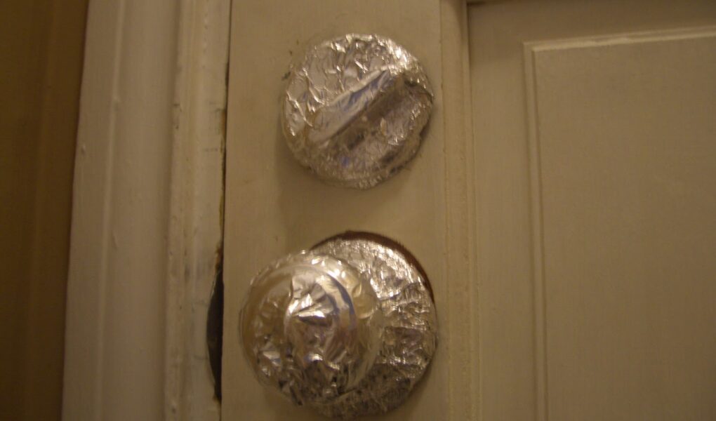 The Benefits of Wrap Aluminum Foil on Your Door Knob When You're Home Alone